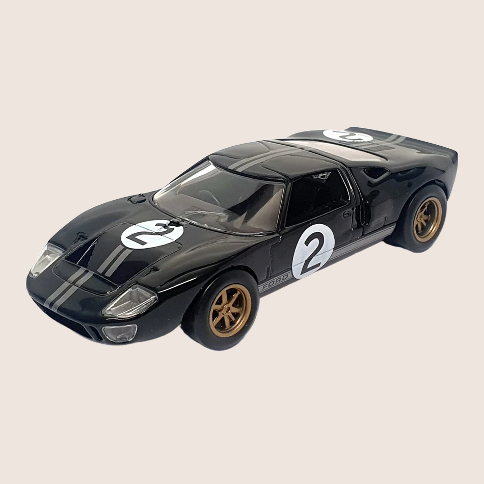 GT 40 Le Mans - 1:43 - Miniature model of the legendary Ford GT40 Le Mans race car.