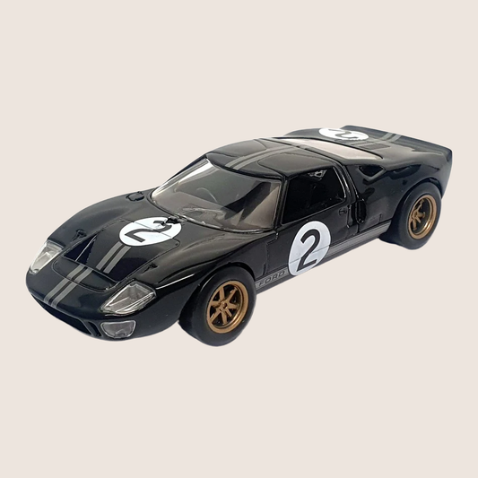 GT 40 Le Mans - 1:43 - Miniature model of the legendary Ford GT40 Le Mans race car.