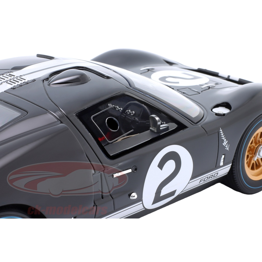 1:12 FORD GT40 MK II NO 1 24H LE MANS 1966 - Detailed 1:12 scale model of the Ford GT40 MK II from Le Mans 1966, perfect for collectors of historic racing cars.