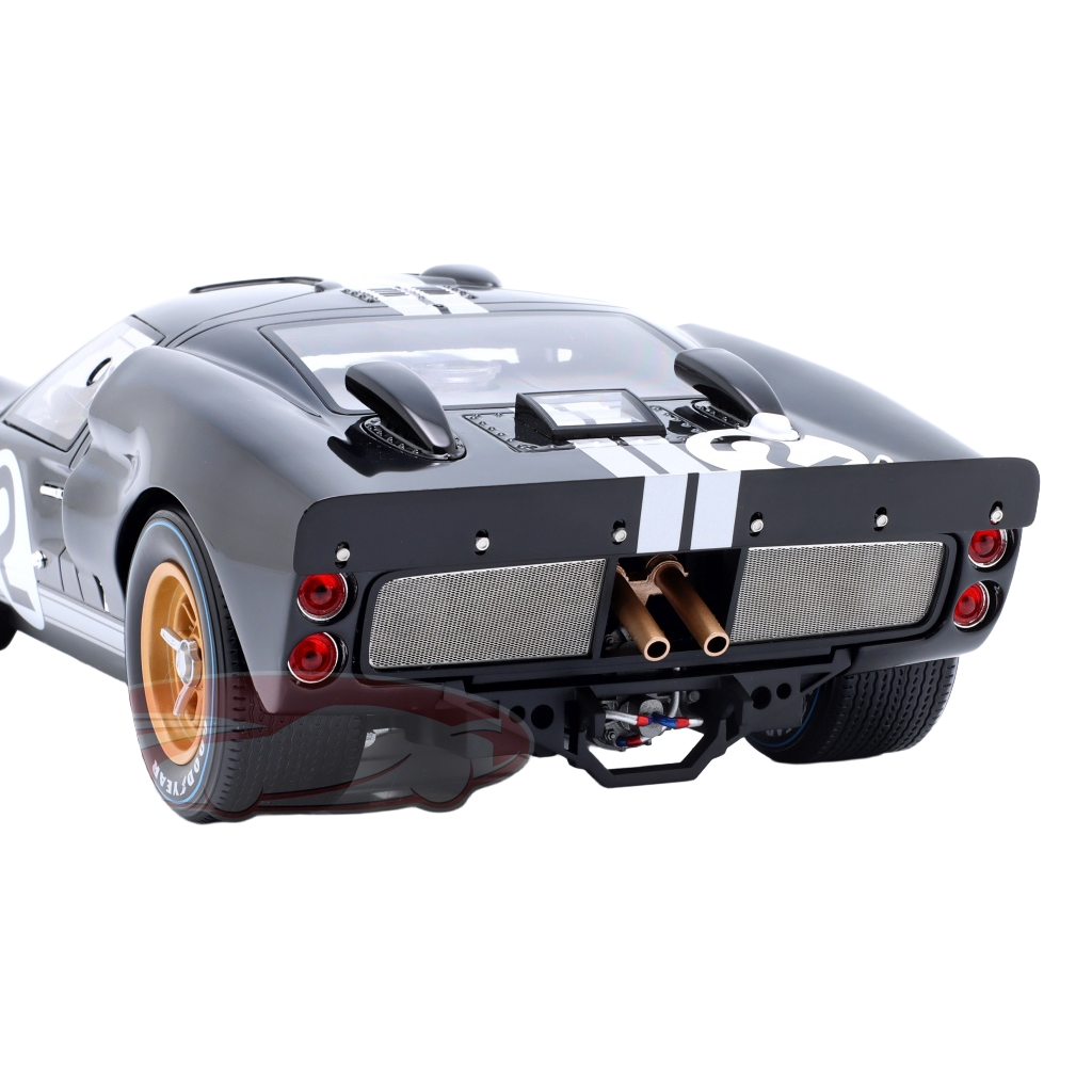 1:12 FORD GT40 MK II NO 1 24H LE MANS 1966 - Detailed 1:12 scale model of the Ford GT40 MK II from Le Mans 1966, perfect for collectors of historic racing cars.