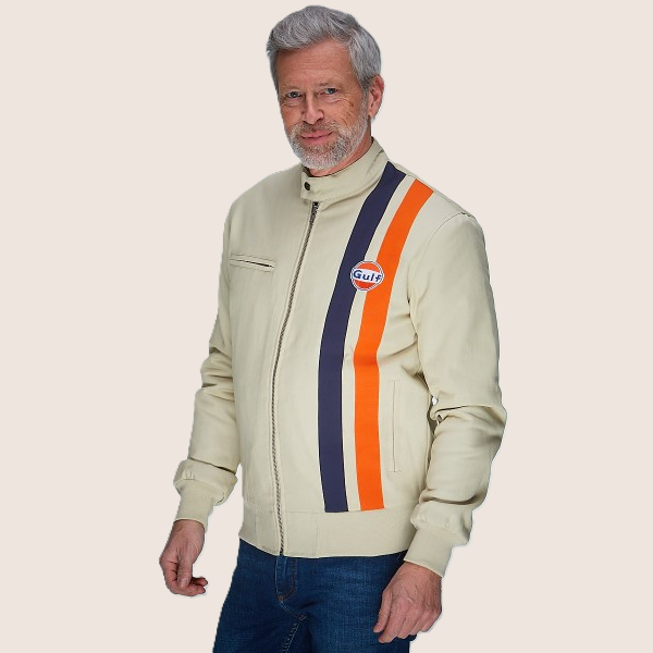 Gulf Delaney Blouson Light Beige - Stylish men's jacket in light beige with iconic Gulf racing details. Inspired by classic motorsport and the Steve McQueen look.
