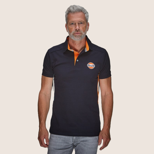 Gulf Side Stripe Polo Navy - Sporty polo in navy blue with iconic Gulf racing stripes along the side. Comfortable cotton design, perfect for motorsport fans and everyday wear.