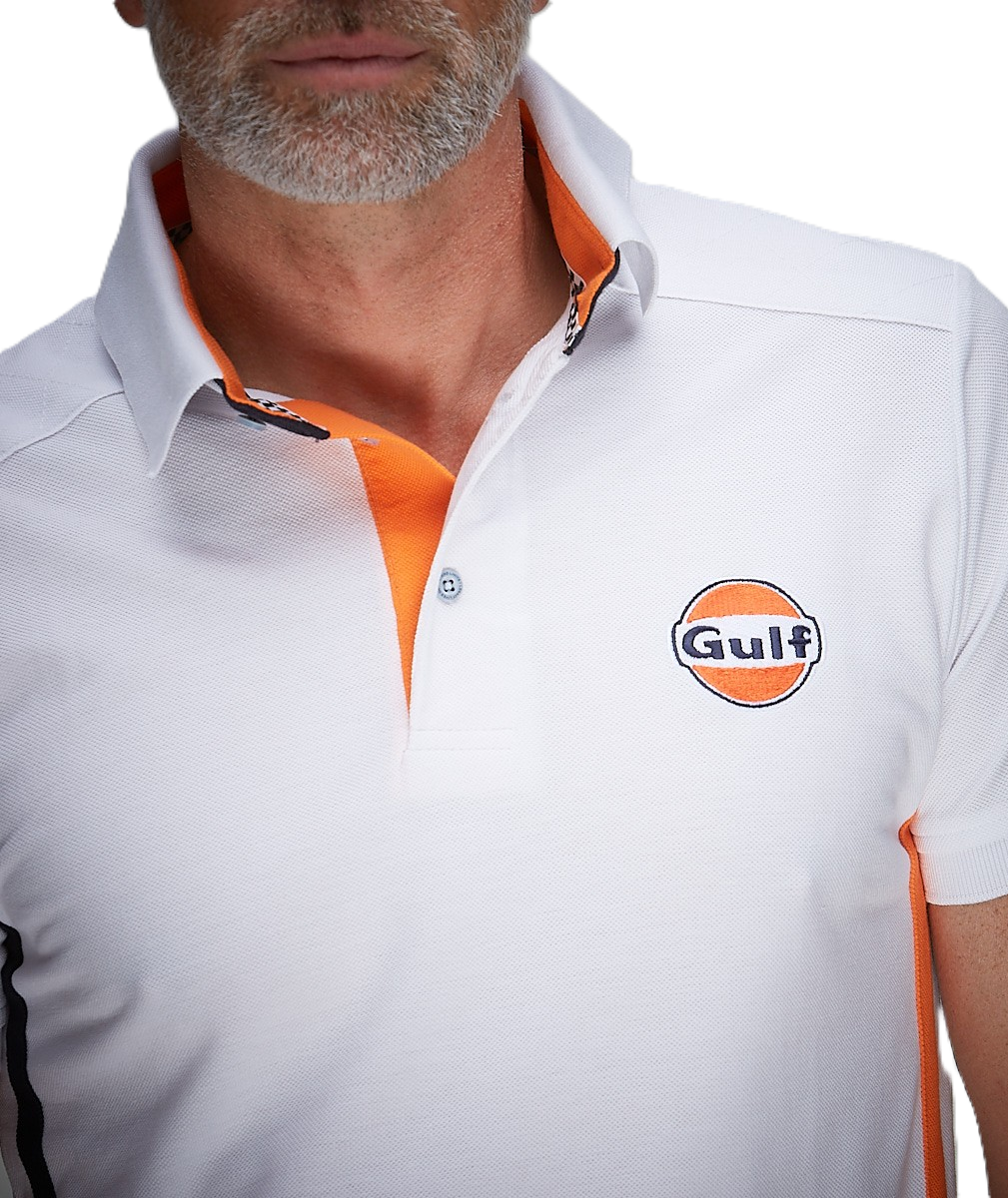 Gulf Side Stripe Polo White - Stylish polo in white with classic Gulf racing stripes on the side, made in soft cotton for a sporty and timeless look.
