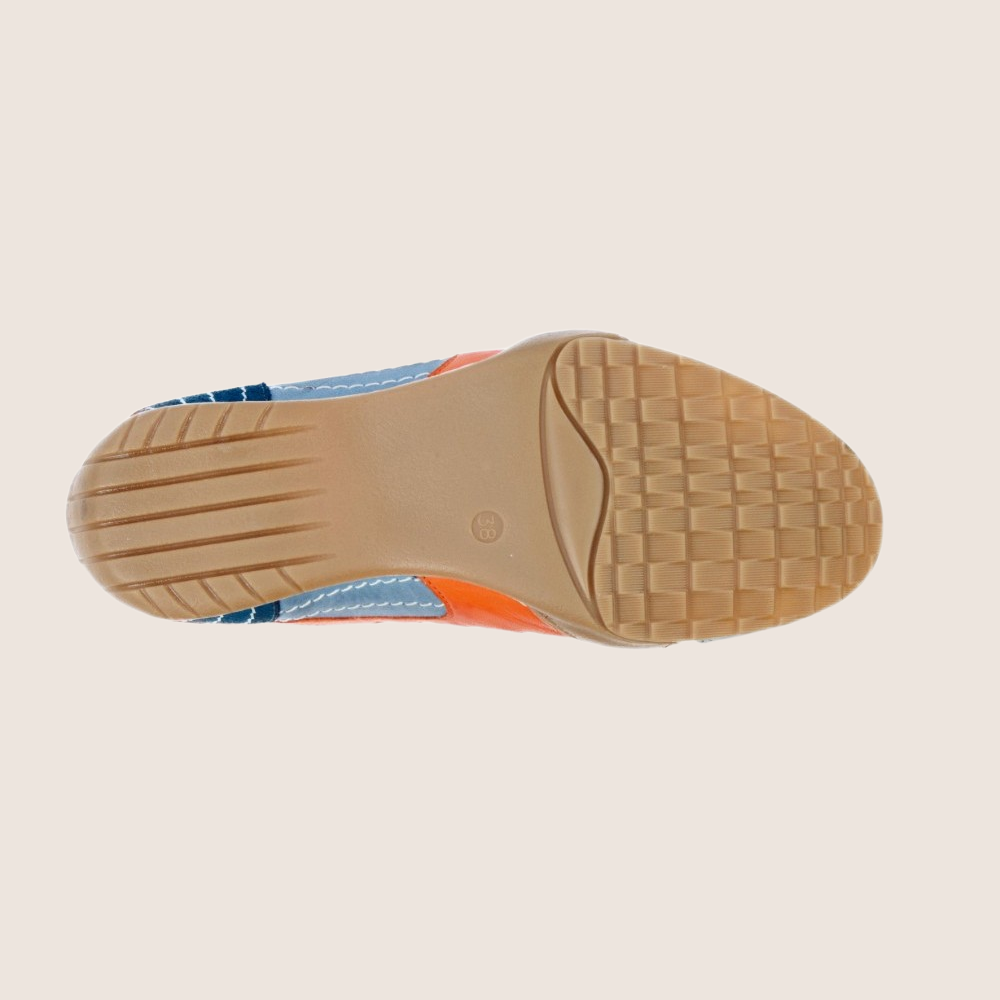 GPO Lady Sneaker Ice Blue - Elegant and comfortable sneakers in ice blue color, designed with inspiration from classic motorsport for everyday wear.