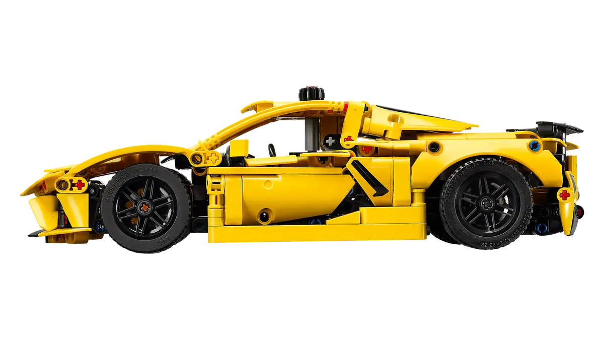 LEGO Technic Chevrolet Corvette Stingray 42205 - 1:24 scale model with movable doors, open hood, 8-cylinder engine, differential and working steering. An authentic building and display model from the LEGO Technic series.
