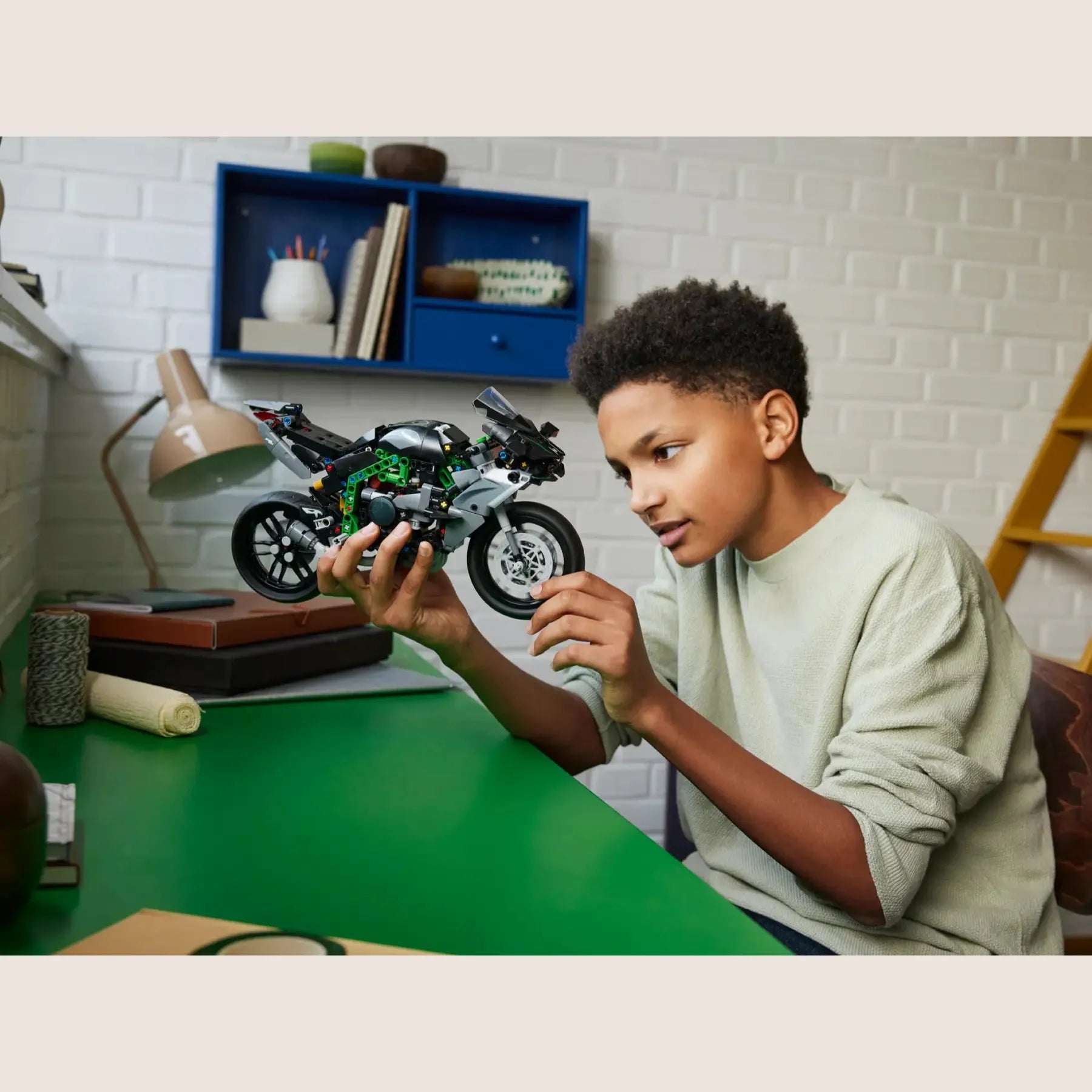 Kawasaki Ninja H2R Motorcycle - LEGO Technic Kawasaki Ninja H2R, a model of the extreme superbike.