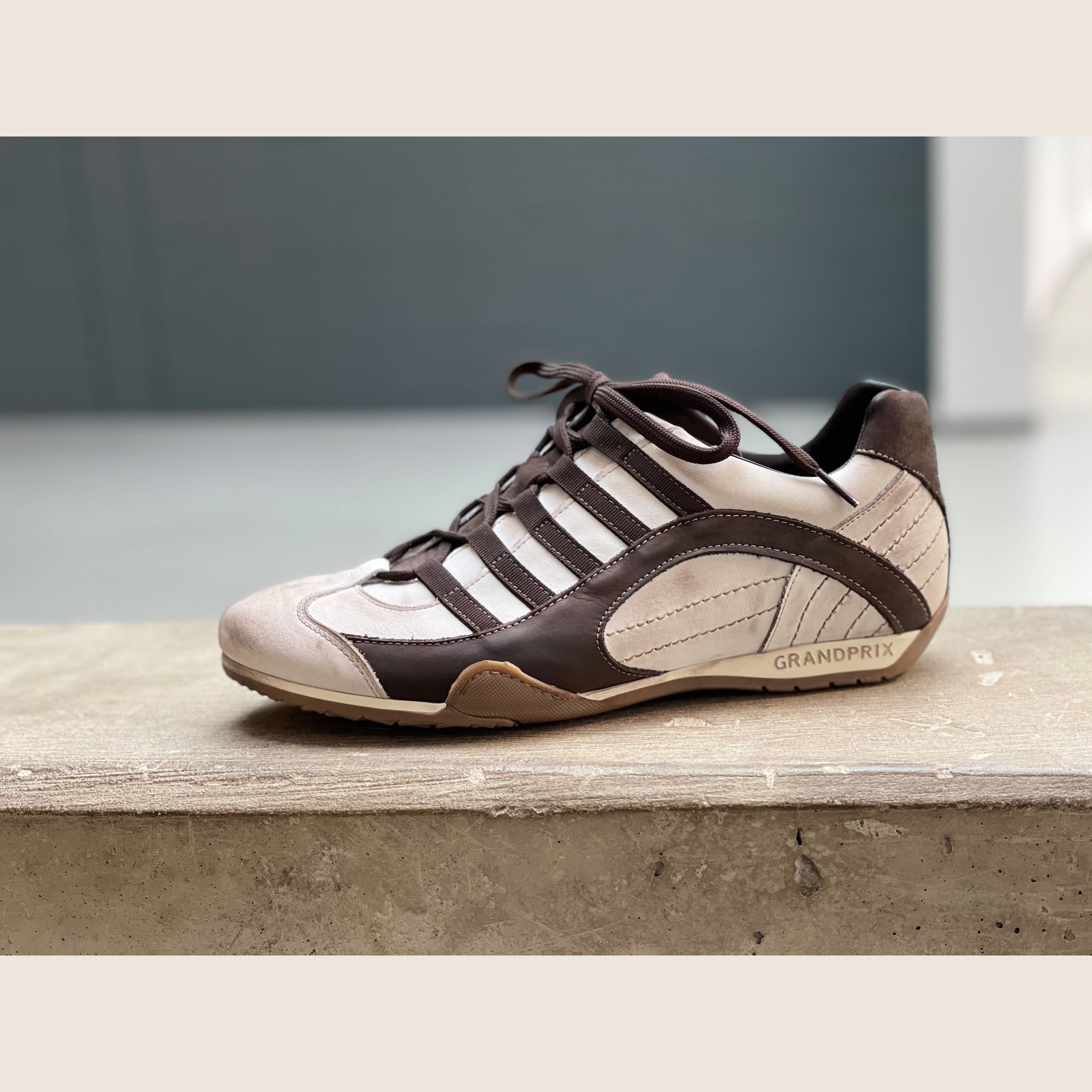 GPO Sneakers Off White - Classic off-white sneakers, ideal for a stylish look.