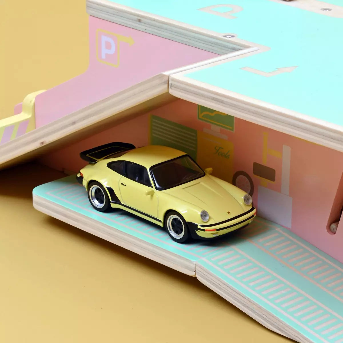 Palm Springs Gas Station Norev - Miniature model of a classic gas station from Palm Springs.