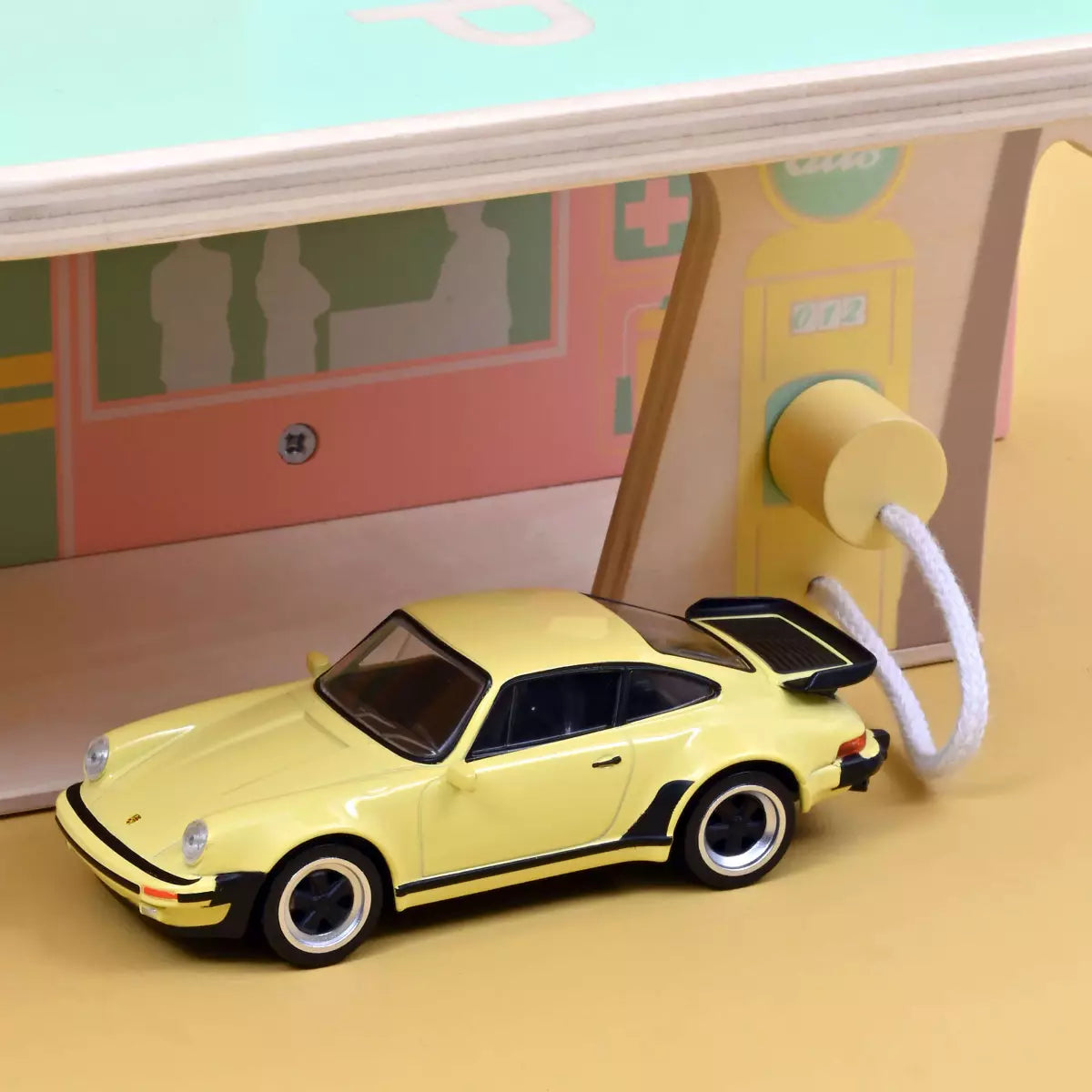 Palm Springs Gas Station Norev - Miniature model of a classic gas station from Palm Springs.