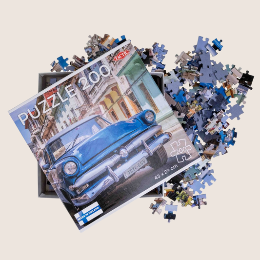 200 pcs puzzle: Vintage Car in Havana - 200-piece puzzle with vintage car in Havana, a fun challenge for puzzle enthusiasts.