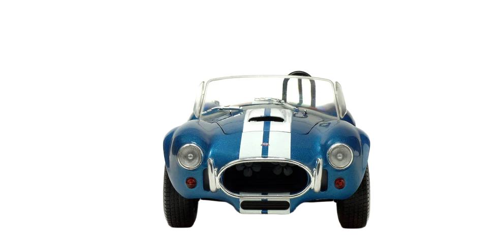 Solido Shelby Cobra 427 MKII 1965 1:18 - Detailed diecast model of the classic 1965 Shelby Cobra 427 MKII in 1:18 scale. Made of metal, with open doors, adjustable front wheels, side mirrors and authentic design - ideal for car enthusiasts and collectors.