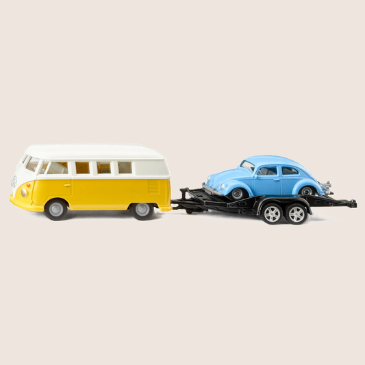 Siku VW T1 with trailer and VW Beetle 1:50 - Detailed metal and plastic model with yellow/white VW T1 minibus, detachable trailer and light blue VW Beetle. Robust and perfect for creative play and model adventures for kids.