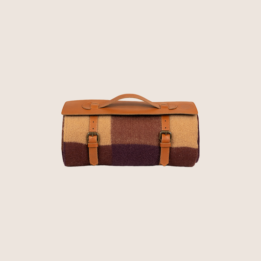 CarPlaid wine red - wine red car plaid, ideal for keeping warm during road trips or for cozying up at home.